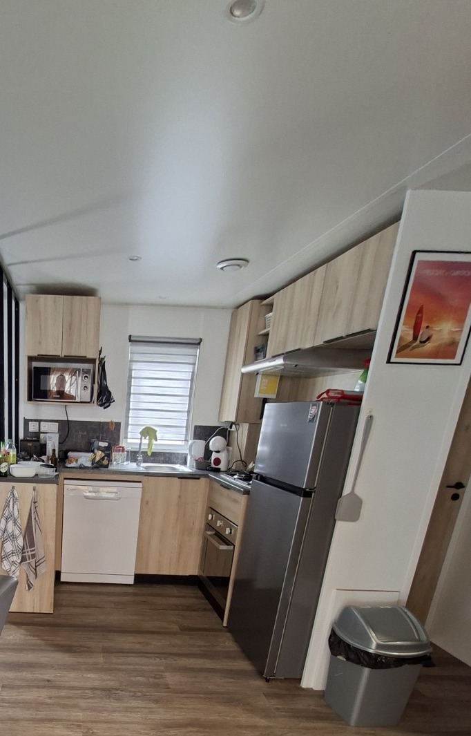Complete keuken met oven, magnetron, koelkast en vaatwasser