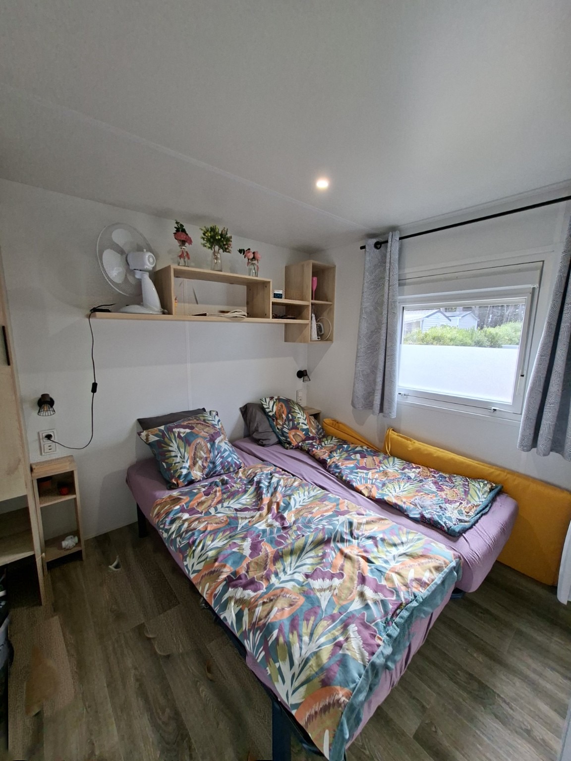 Tweede slaapkamer met twee eenpersoonsbedden